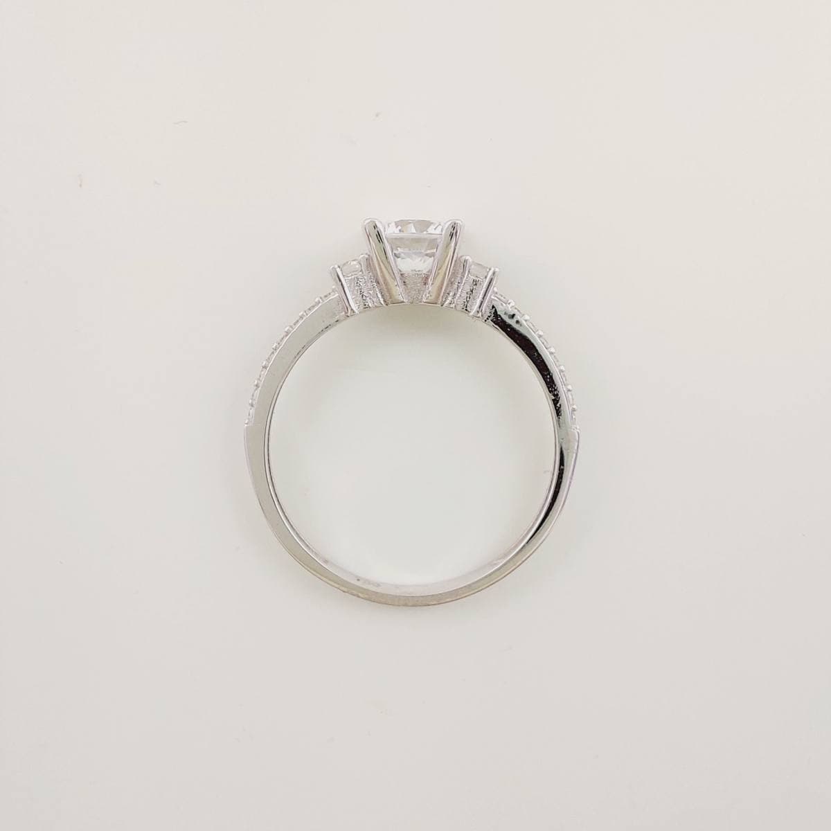 Anillo circonitas