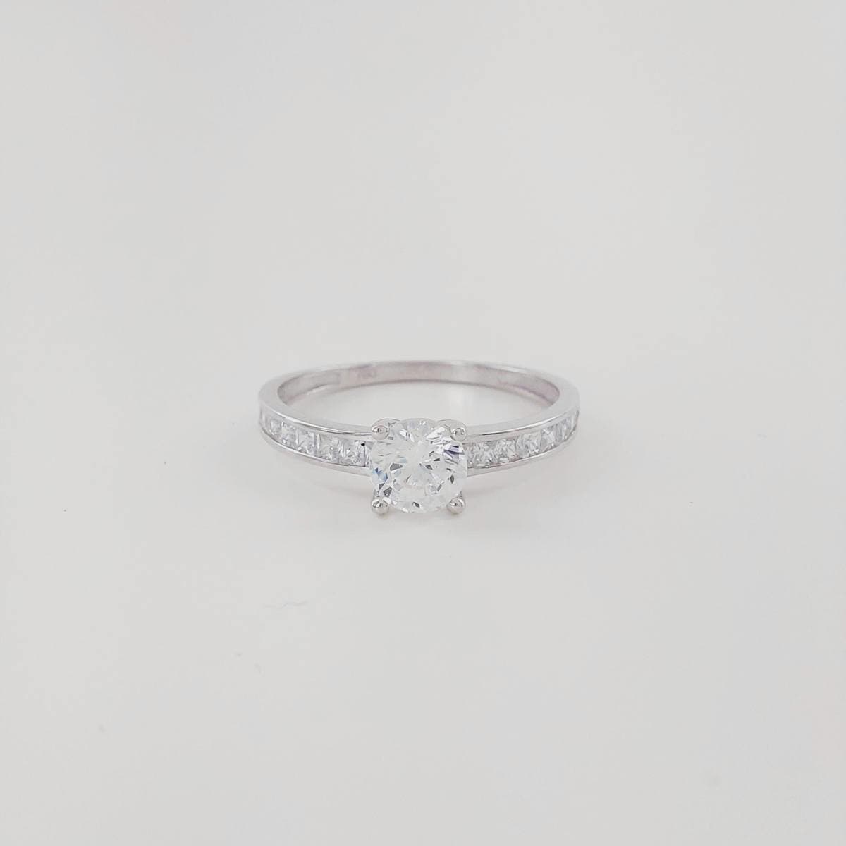 Anillo circonitas