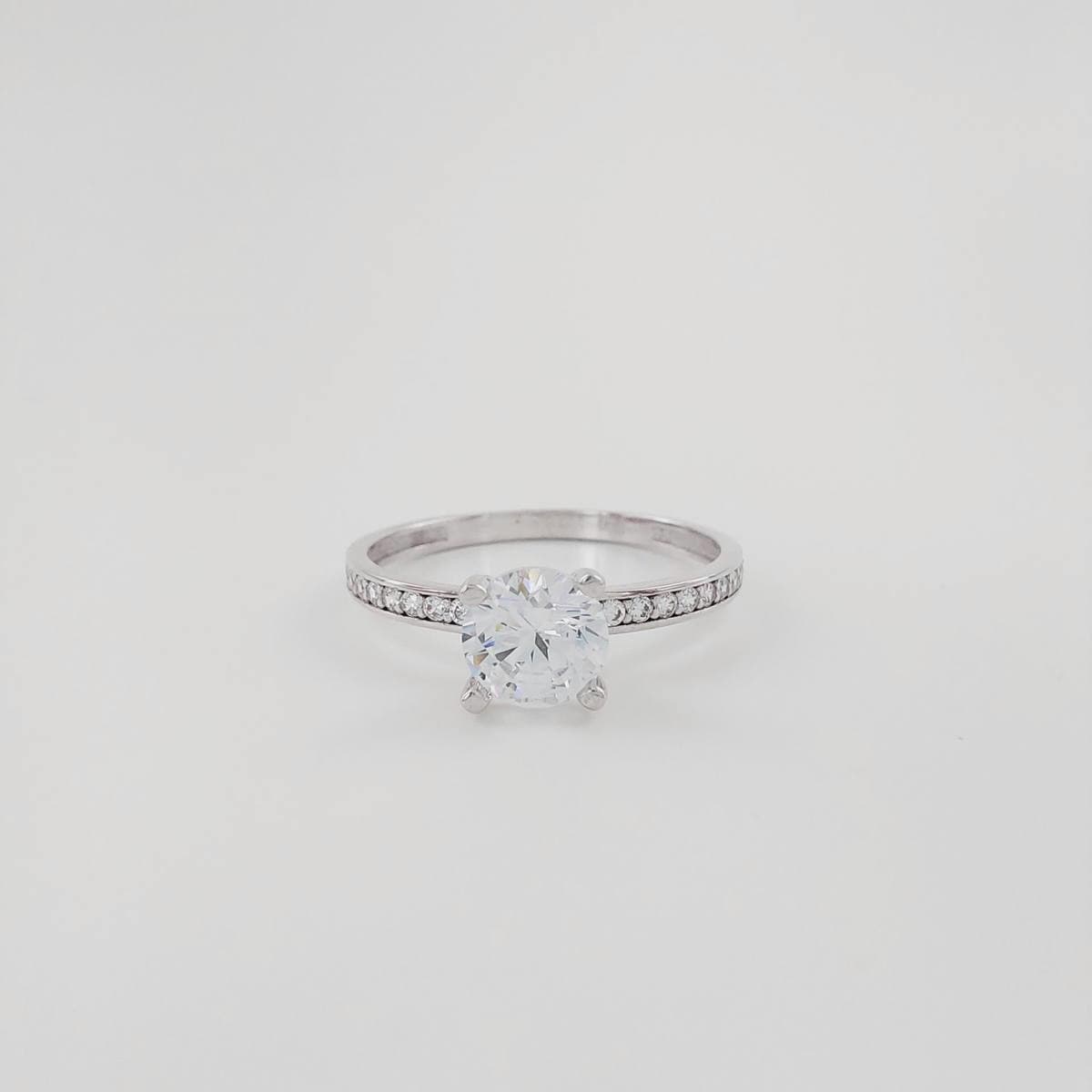 Anillo circonitas