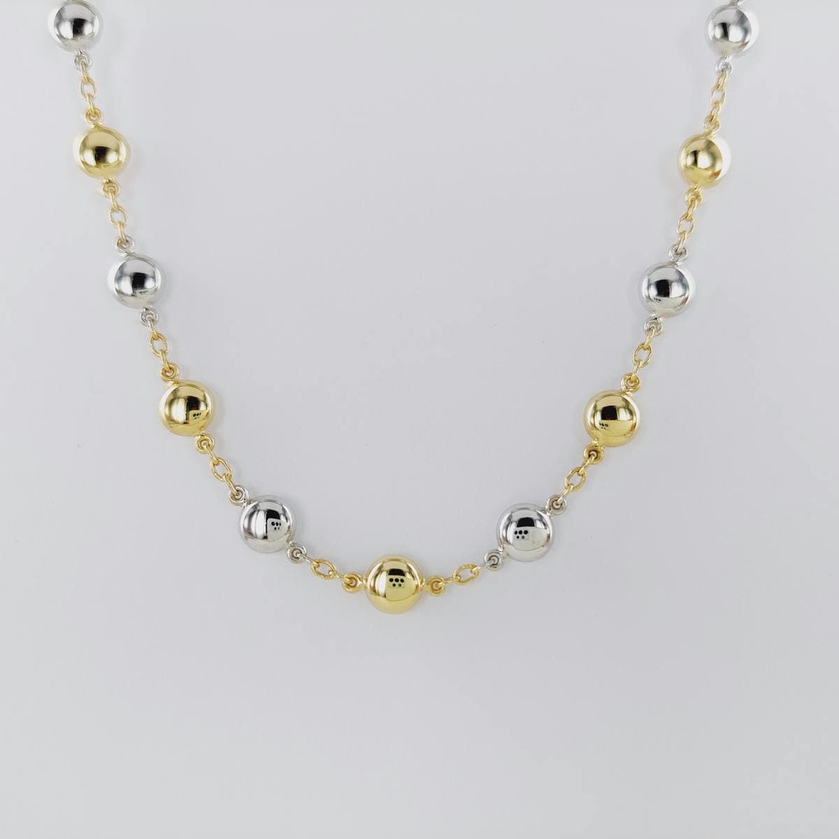 Collar bolas achatadas
