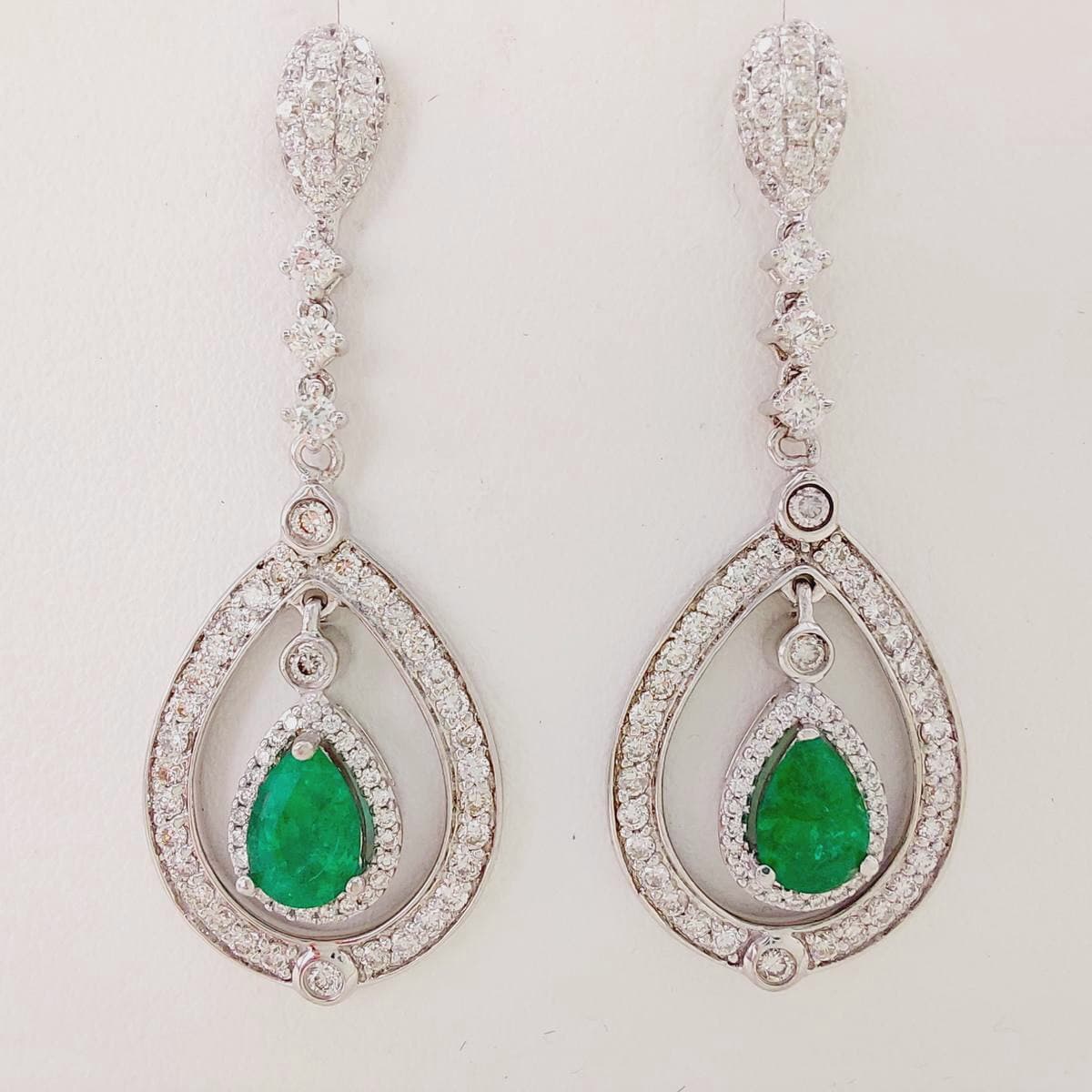 Pendientes esmeralda y brillantes