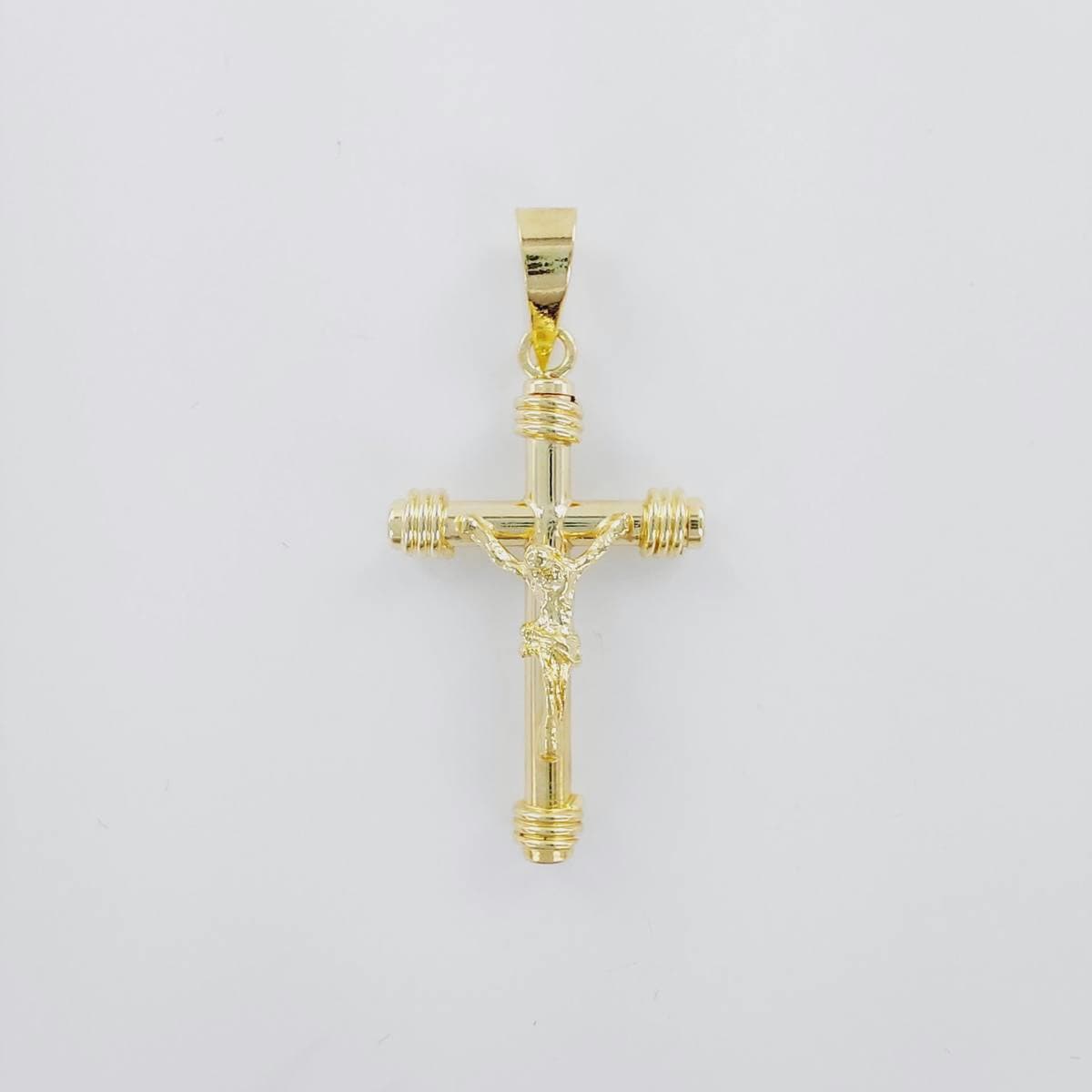 Cruz con cristo tubo hilo