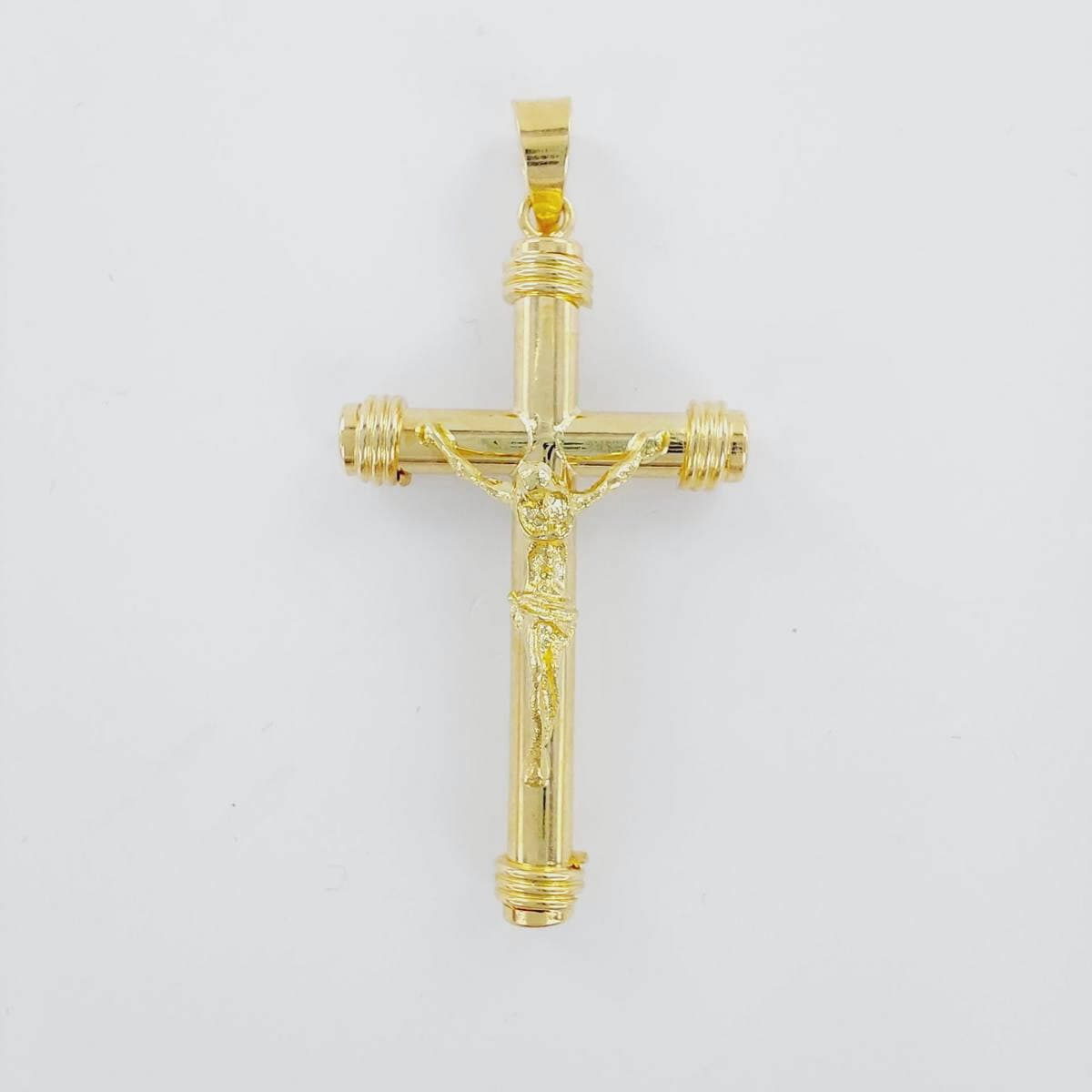 Cruz con cristo tubo hilo