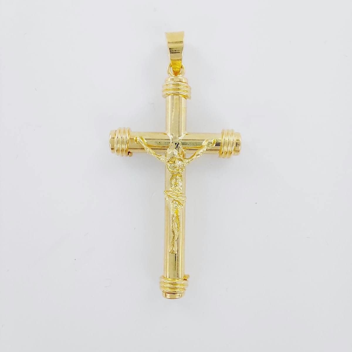 Cruz con cristo tubo hilo