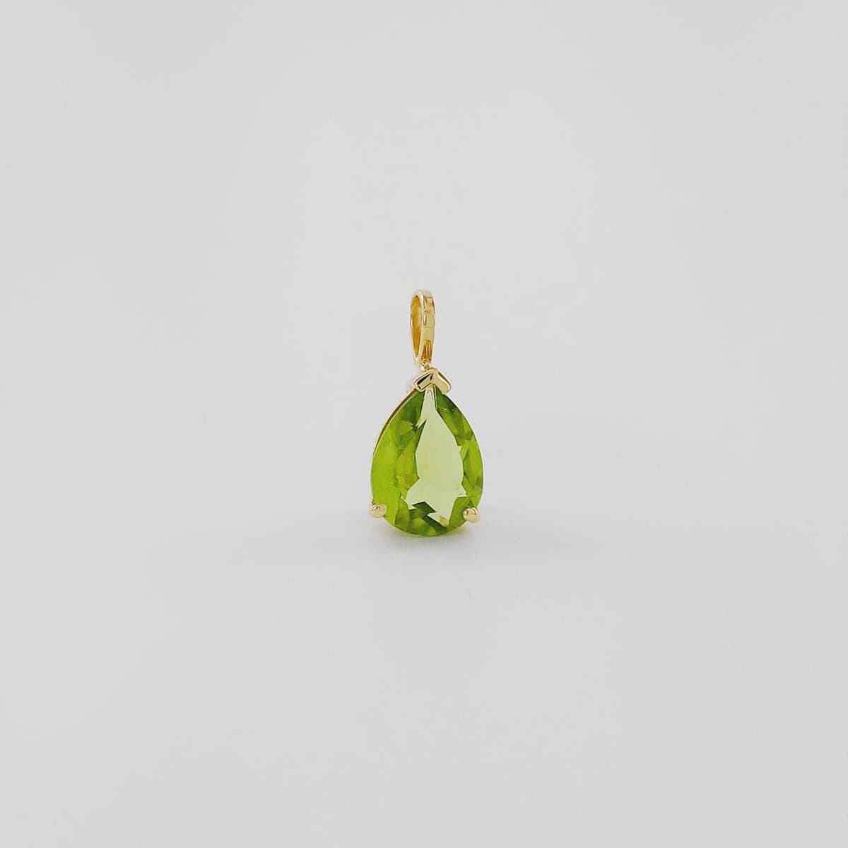 Colgante peridoto lágrima